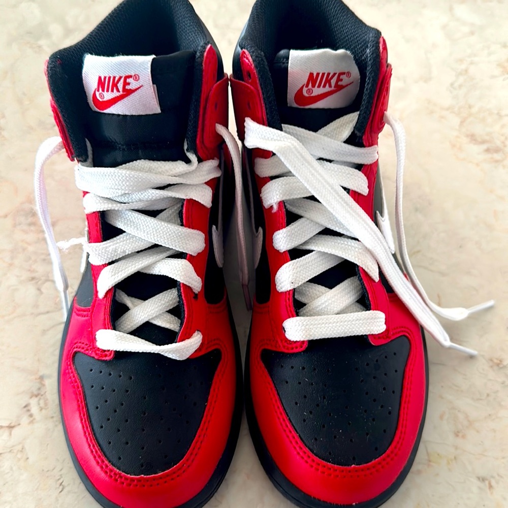 Kids never used Nike Air Force 1